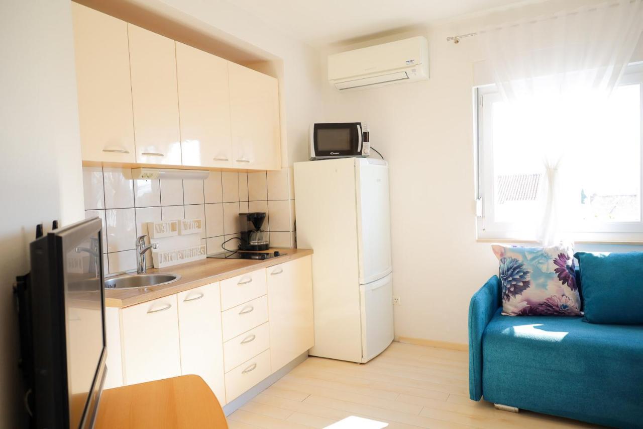 The Florens Residence Near The Beach With The Pool, Bbq And Kids Playground, Zadar Diklo Exterior photo