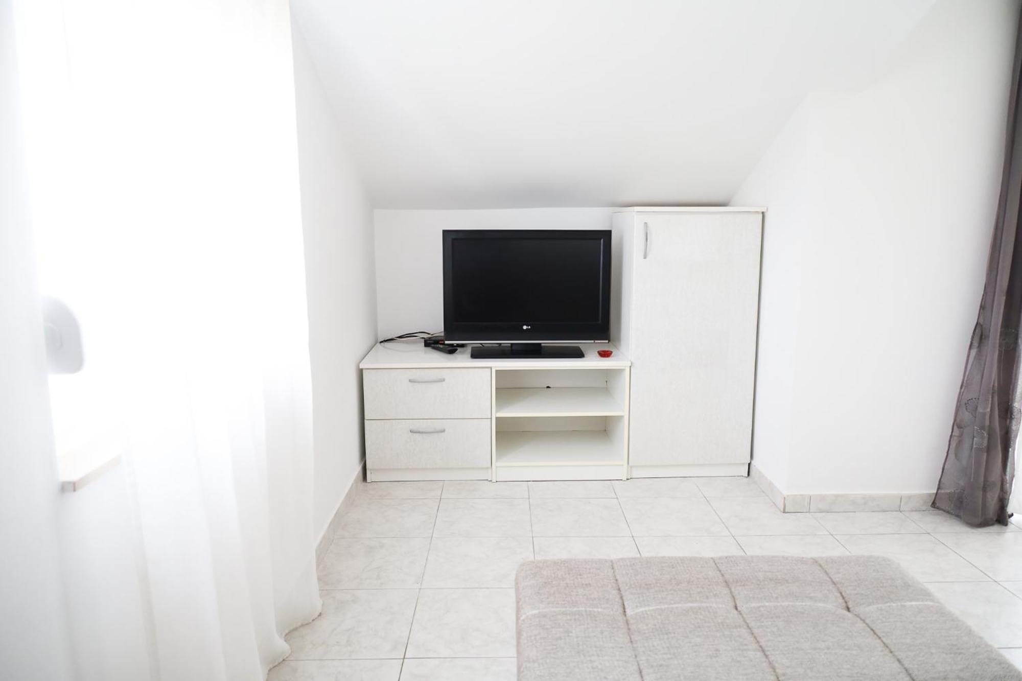 The Florens Residence Near The Beach With The Pool, Bbq And Kids Playground, Zadar Diklo Room photo